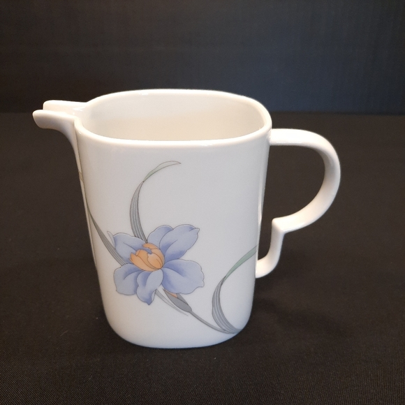 Regine by Christopher Stuart Creamer & Lidded Sugar Bowl - Picture 6 of 11